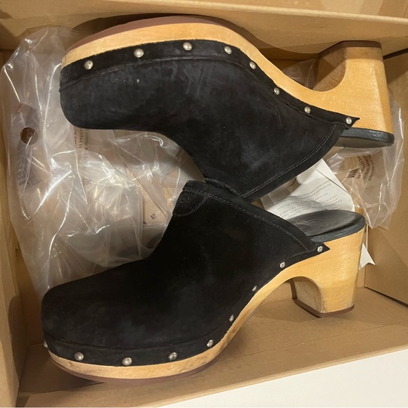 UGG Shoes - UGG clogs